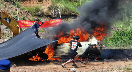Couverture incendie de voiture électrique solution efficace pour isoler le feu dans les véhicules électriques