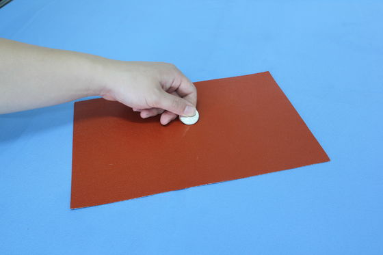 Tissu de fibre de verre enduit de silicone flexible et résistant à la chaleur avec une protection thermique continue de 260℃, épaisseur de 0,3 mm et poids de 400 g/m²