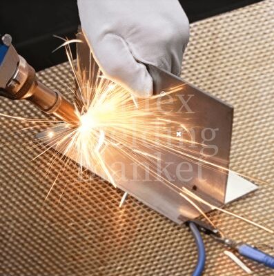 Couverture de soudage en fibre de verre à 100% résistant à la chaleur à 550°C et revêtu d'acrylique pour la protection contre les incendies