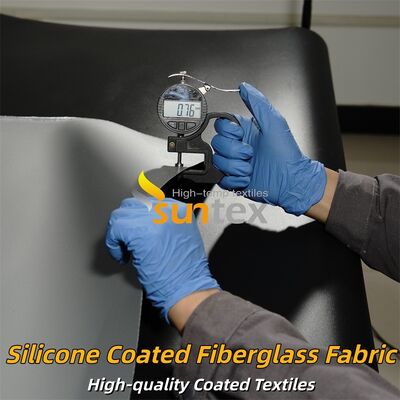 Tissu en fibre de verre recouvert de silicone ignifuge Tissu en verre à double face gris Convient pour l'isolation thermique et les rideaux ignifuges